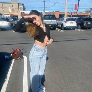 Meet your Posher, Kayla